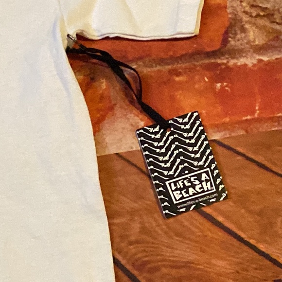 Life’s a Beach Brand Tee - Mens Size Medium - Picture 3 of 7